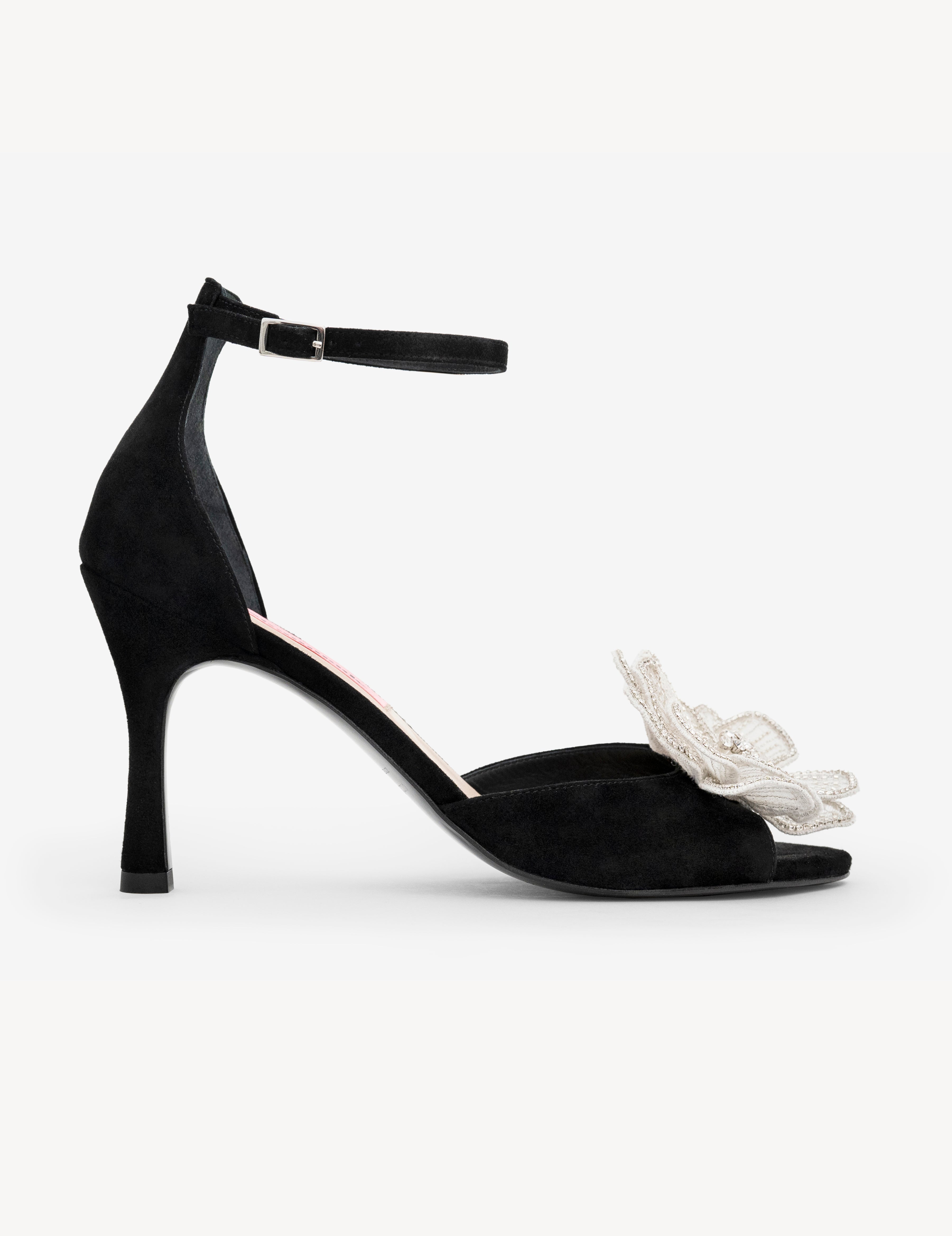 SEDUCTION white flower sandal